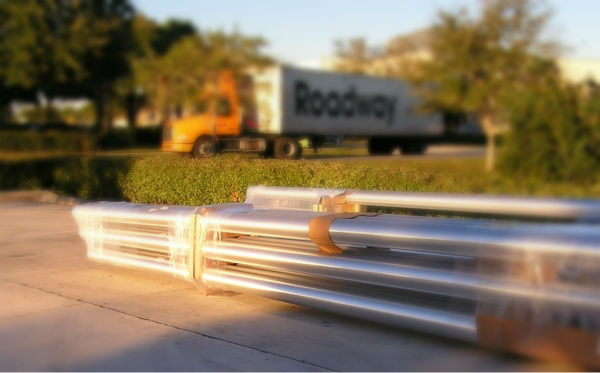 用于太阳能LED照明系统的太阳能灯杆