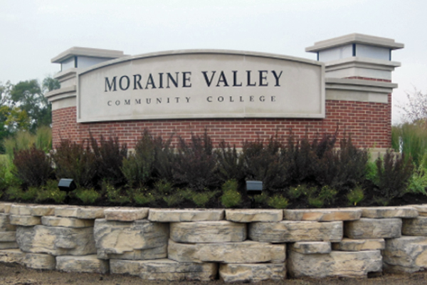 大型纪念碑标志碛谷社区学院