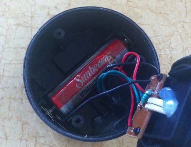 小型人行道太阳能灯电池